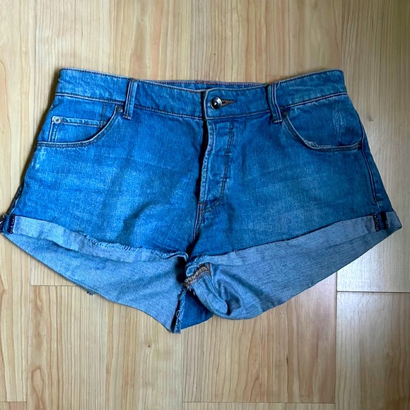 Roxy Denim Jean Shorts Size 26” Waist - Picture 1 of 3